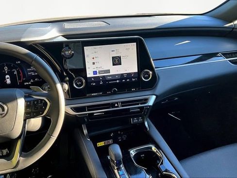 Used 2025 Lexus RX 350 FWD image 9