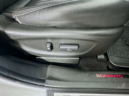 Used 2014 Kia Sorento SX w/ 3rd Row Package FWD image 23