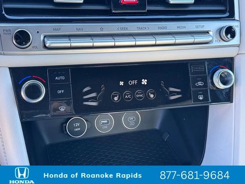 Used 2024 Genesis G70 2.5T image 18