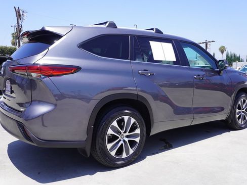 Used 2023 Toyota Highlander XLE FWD image 7