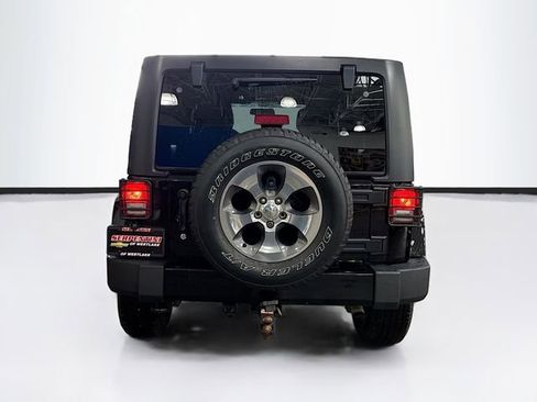 Used 2018 Jeep Wrangler Unlimited Sahara AWD/4WD image 7