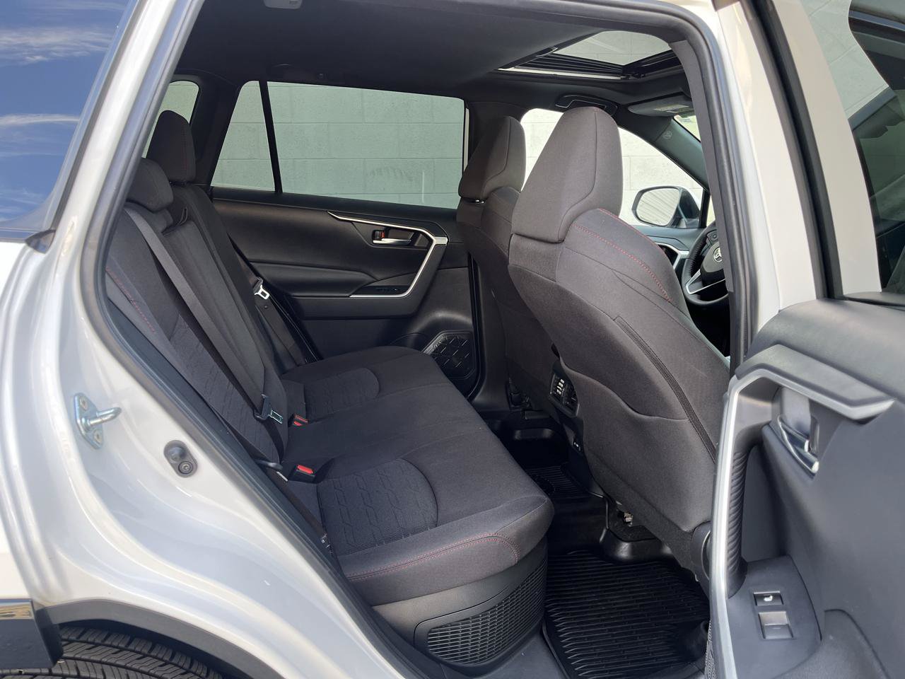 Used 2022 Toyota RAV4 SE w/ Weather & Moonroof Package AWD/4WD image 23