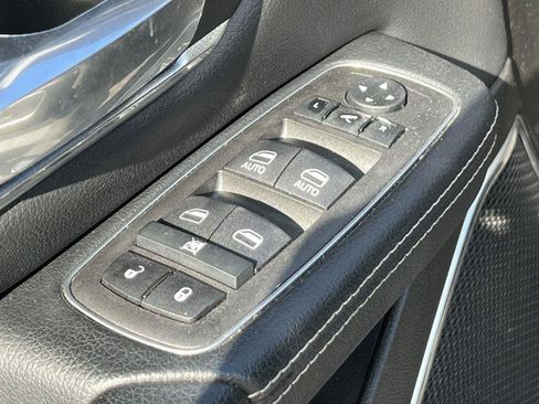 Used 2022 RAM 1500 Laramie AWD/4WD image 19