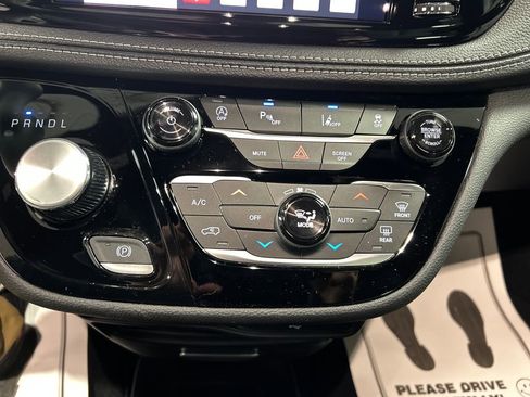 New 2026 Chrysler Pacifica Select image 17