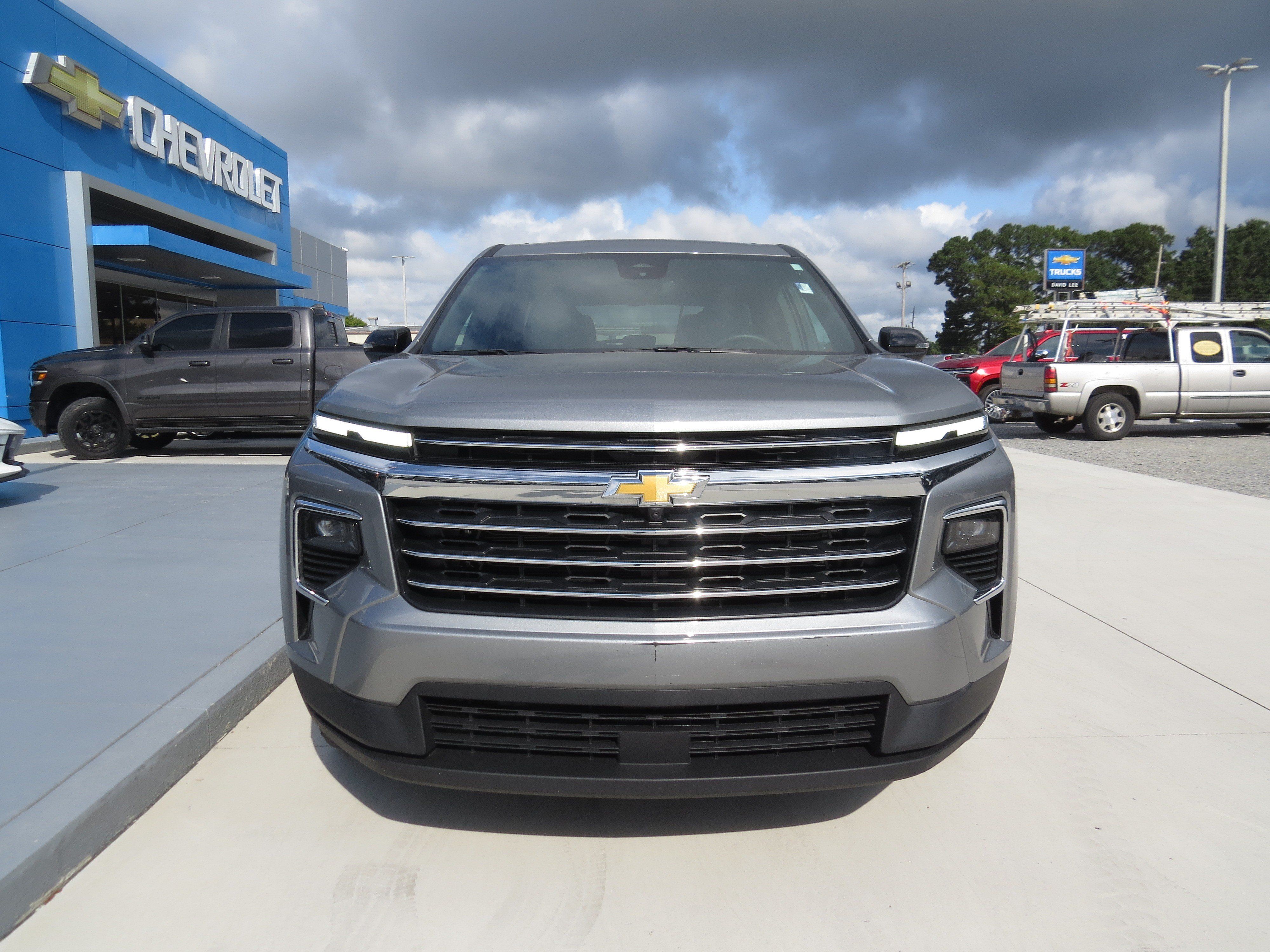 Used 2026 Chevrolet Traverse LT w/ Driver Confidence Package FWD image 2