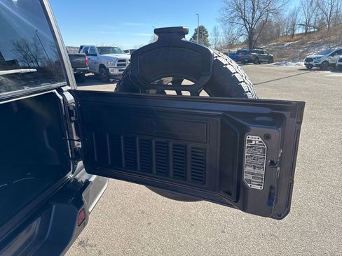 Used 2021 Jeep Wrangler Unlimited Sahara image 10