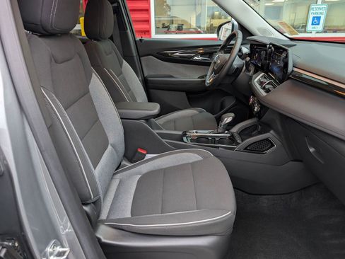 Used 2024 Chevrolet TrailBlazer LT w/ LT Cold Weather Package image 28