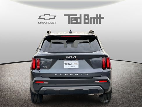 Used 2022 Kia Sorento S image 5