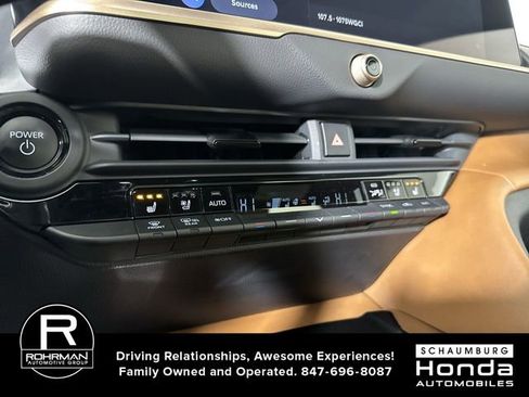 Used 2025 Toyota Crown Signia image 9