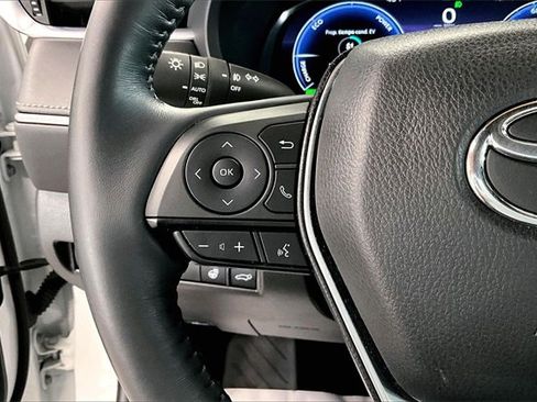 Used 2023 Toyota Venza Limited image 11