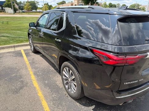 Used 2023 Chevrolet Traverse Premier AWD/4WD image 3