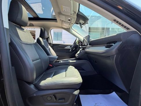 Used 2025 Ford Explorer Active w/ Active Comfort Package AWD/4WD image 34