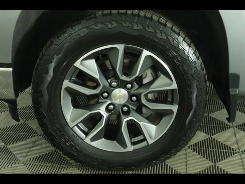 Used 2024 Chevrolet Silverado 1500 LT AWD/4WD image 14