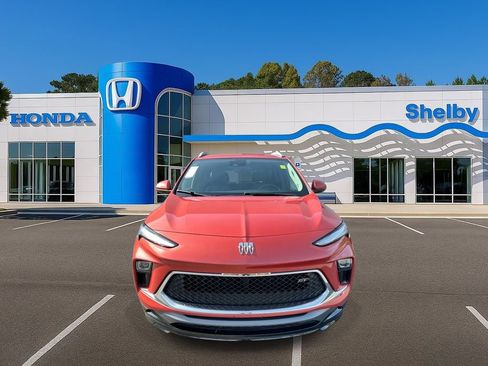 Used 2024 Buick Encore GX Sport Touring image 3