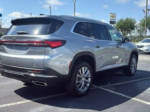 Used 2025 Buick Enclave Preferred FWD image 7
