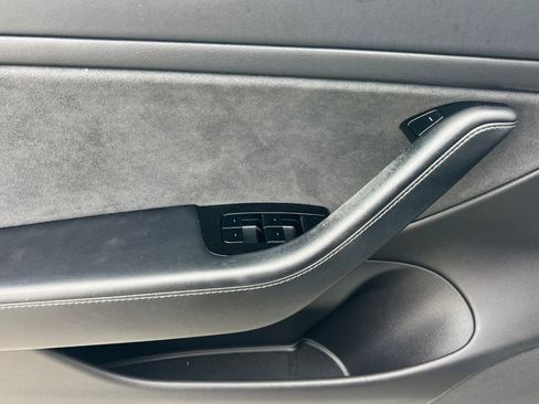 Used 2018 Tesla Model 3 Long Range RWD image 10