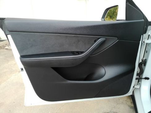 Used 2021 Tesla Model Y Long Range AWD/4WD image 11