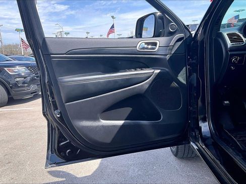 Used 2020 Jeep Grand Cherokee Altitude image 23