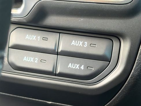 Used 2025 Jeep Gladiator Willys image 26