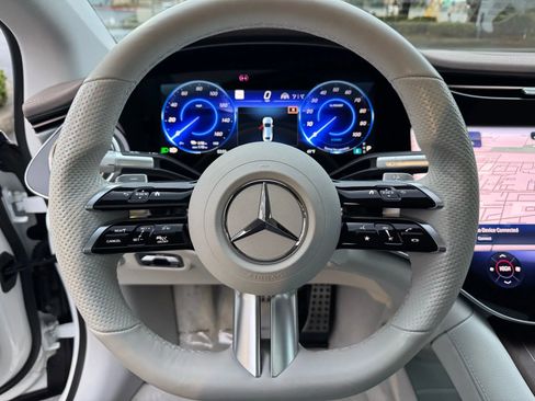 Used 2022 Mercedes-Benz EQS 580 4MATIC Sedan w/ AMG Line Interior image 33