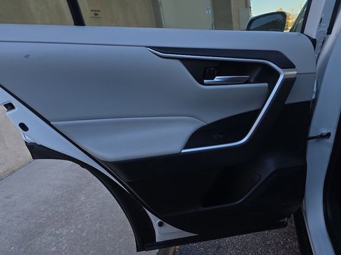 Used 2022 Toyota RAV4 XLE image 28