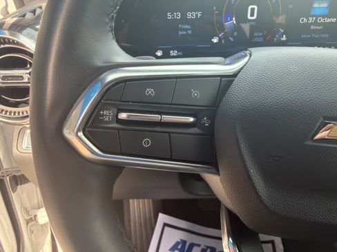 Used 2025 Chevrolet Equinox LT FWD image 16
