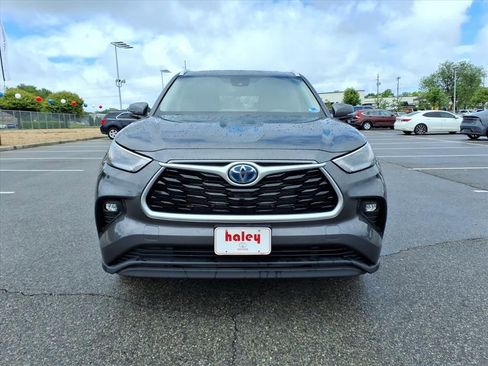 Used 2023 Toyota Highlander XLE AWD/4WD image 10