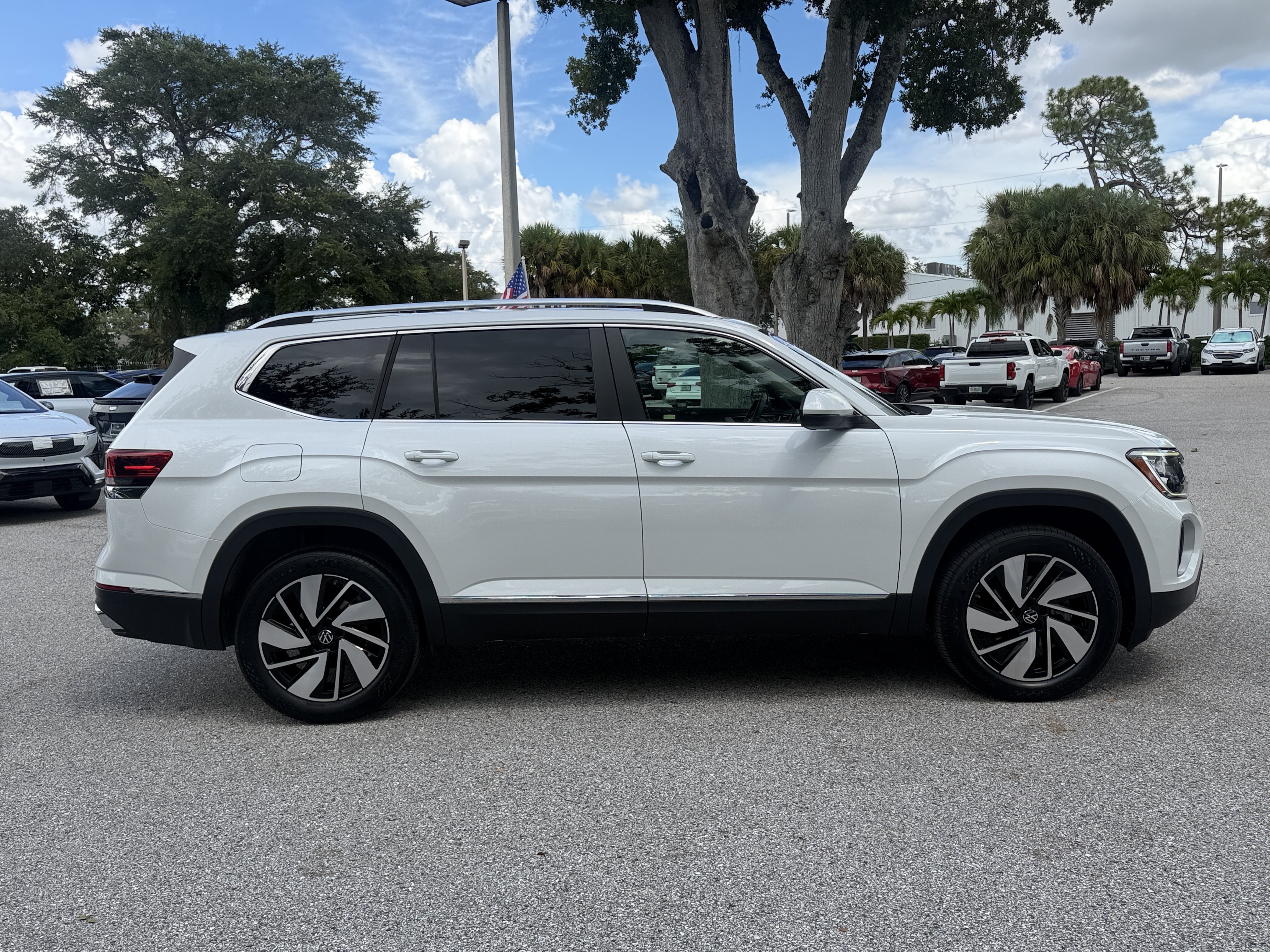 Certified 2024 Volkswagen Atlas SEL AWD/4WD image 8