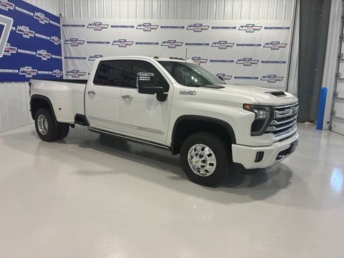 Used 2025 Chevrolet Silverado 3500 High Country w/ High Country Premium Package AWD/4WD image 10