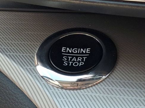 Used 2023 Ford Explorer XLT w/ Equipment Group 202A AWD/4WD image 27