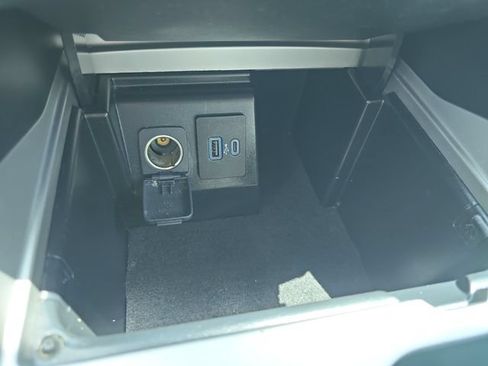 Used 2022 Ford Explorer Limited w/ Equipment Group 301A AWD/4WD image 24