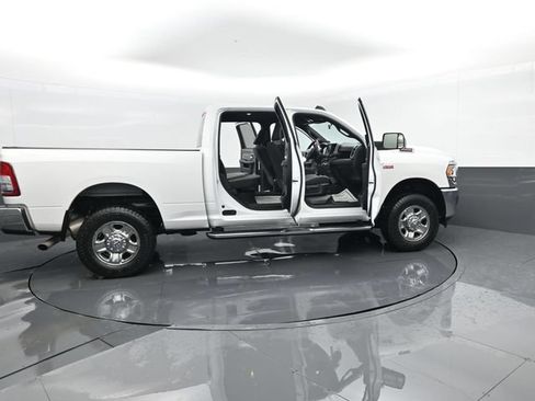 Used 2022 RAM 2500 Big Horn AWD/4WD image 26