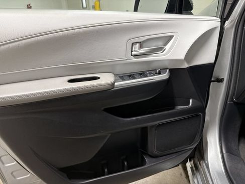 Used 2025 Toyota Sienna XLE AWD/4WD image 21