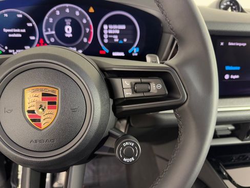 Certified 2026 Porsche Cayenne Coupe AWD/4WD image 32