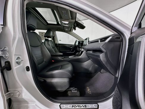 Used 2023 Toyota RAV4 XLE Premium FWD image 33