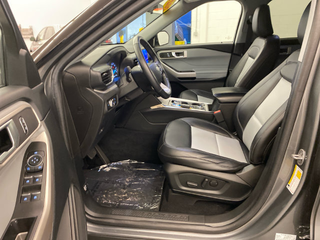 Used 2023 Ford Explorer XLT w/ Equipment Group 202A AWD/4WD image 36