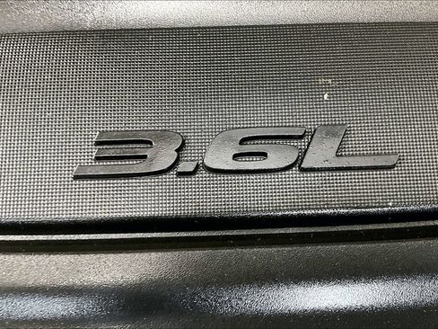 Used 2020 Chrysler Pacifica Limited w/ Advanced Safetytec Group FWD image 32