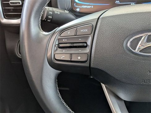 Used 2023 Hyundai Venue SEL image 15