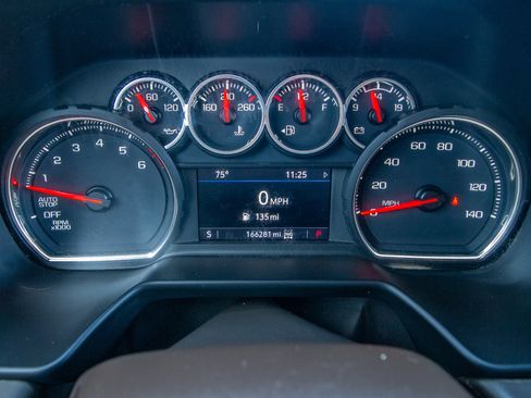 Used 2021 Chevrolet Suburban LT AWD/4WD image 18