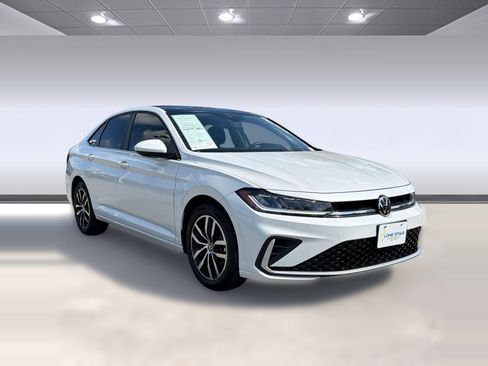 Used 2025 Volkswagen Jetta SE FWD image 6