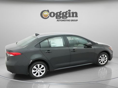 Used 2025 Toyota Corolla LE FWD image 10