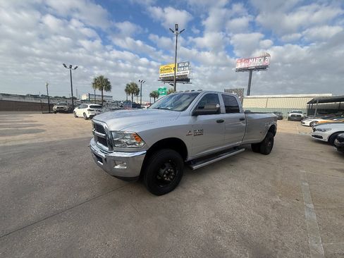 Used 2018 RAM 3500 Tradesman w/ Chrome Appearance Group image 9