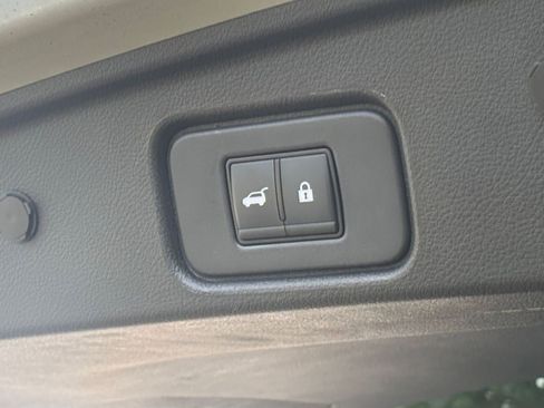 Used 2025 Nissan Pathfinder SV FWD image 23