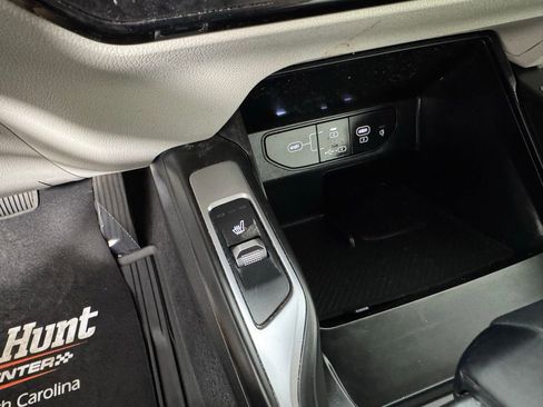 Used 2025 Kia Sorento S image 20