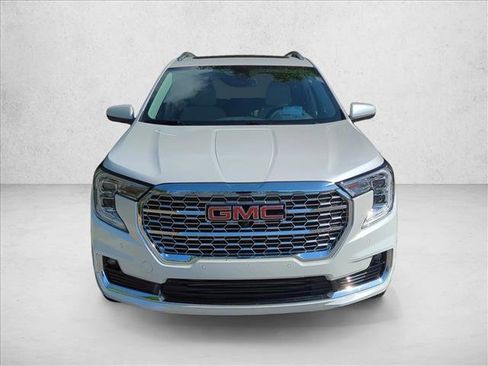 Used 2024 GMC Terrain Denali w/ Denali Premium Package AWD/4WD image 2