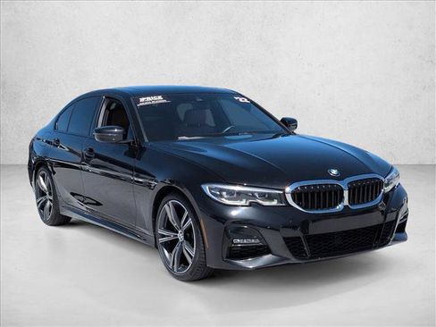 Used 2022 BMW 330i Sedan w/ M Sport Package RWD image 3