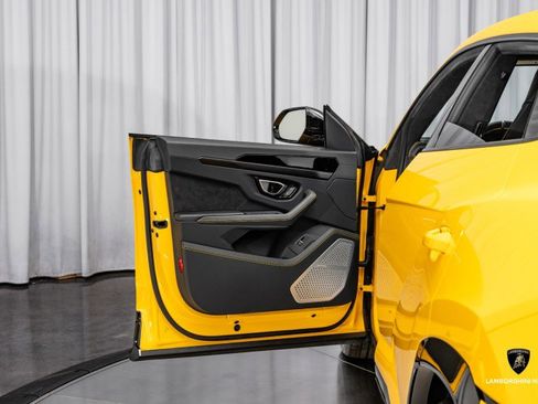 Used 2024 Lamborghini Urus S image 23