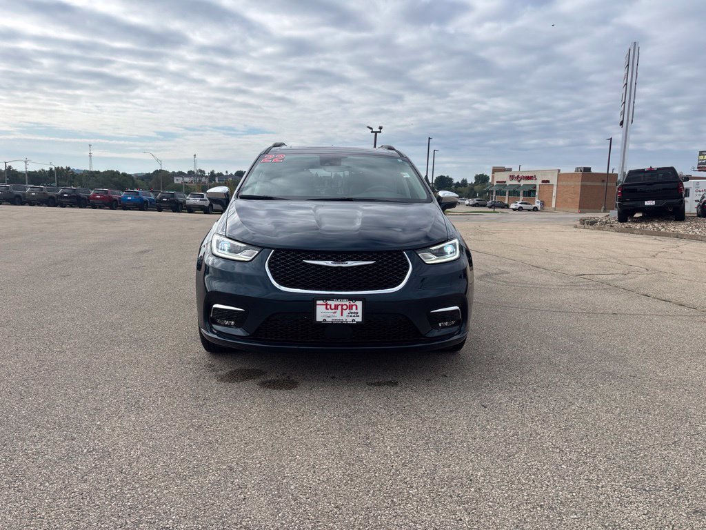 Used 2022 Chrysler Pacifica Limited AWD/4WD image 8