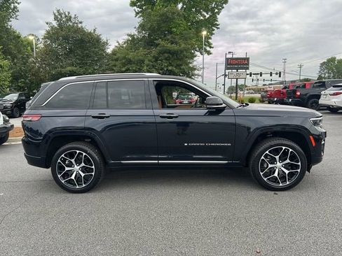 Used 2023 Jeep Grand Cherokee Summit AWD/4WD image 10