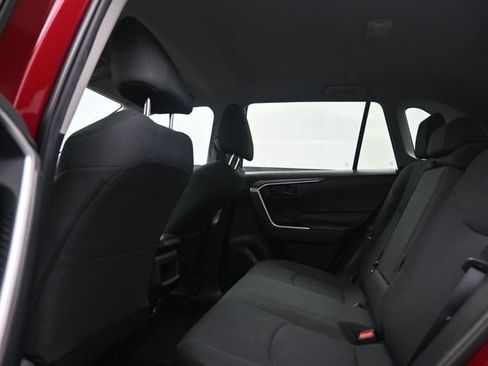 Used 2021 Toyota RAV4 LE FWD image 11